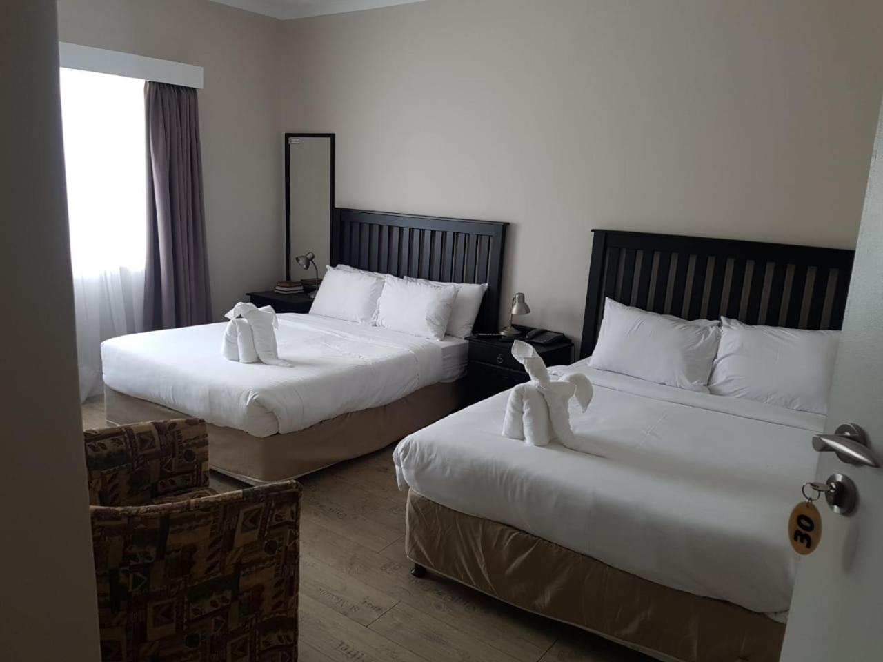 Savoy Hotel เจฟฟรีส์เบย์ ภายนอก รูปภาพ